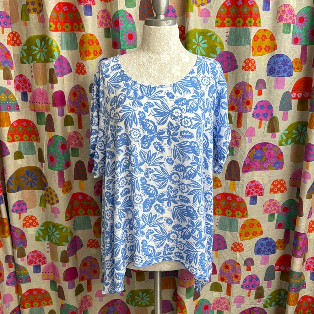 Blue Ginger Scoop Neck Side Point Blouse. XXL
